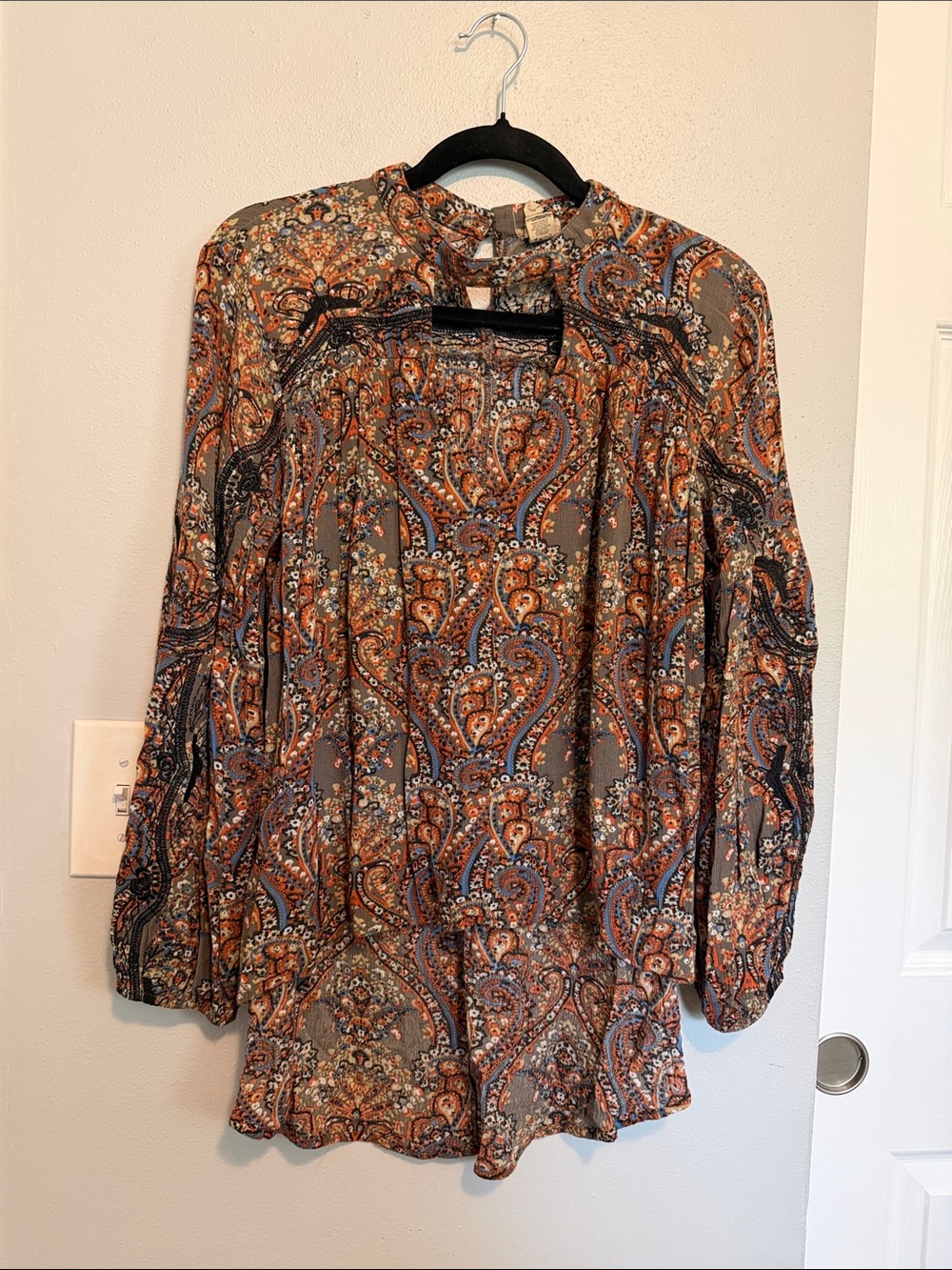 gimmicks by BKE Paisley Long-Sleeve Blouse - Gray & Rust